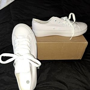 NIB-White Chucky sole sneaker 5.5 US